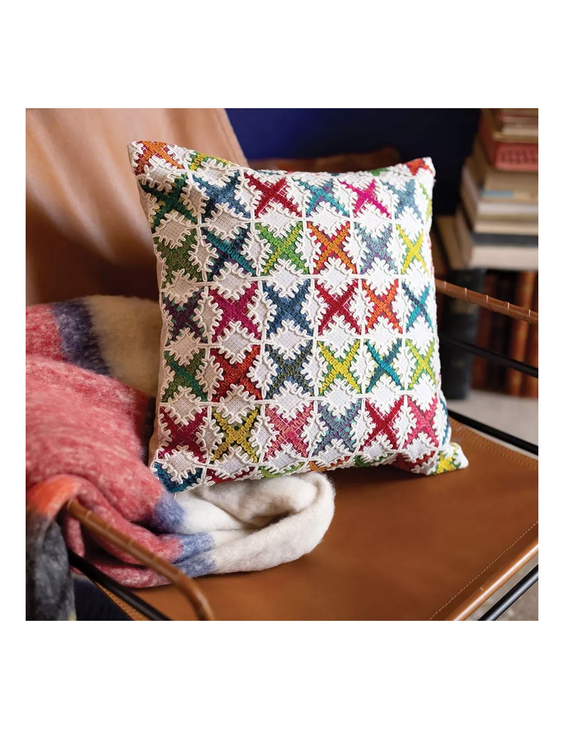 Coussin Beth multicolore brodé, Vivaraise Coussin Beth Multicolore Brodé, Vivaraise -Deco En Ligne Magasin coussin beth multicolore brode vivaraise 2