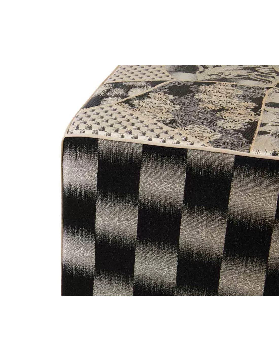 Pouf Hanatsugi noir, K3 design by Kenzo Takada Pouf Hanatsugi Noir, K3 Design By Kenzo Takada -Deco En Ligne Magasin pouf hanatsugi noir k3 design by kenzo takada 1