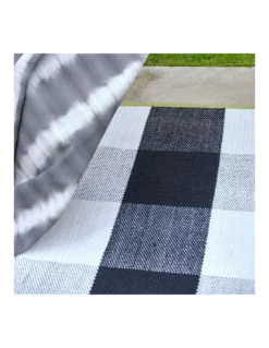 Tapis Saliya Noir Outdoor, Designers Guild -Deco En Ligne Magasin tapis saliya noir outdoor designers guild 3